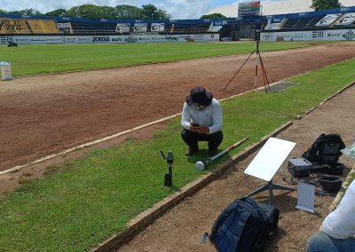 Servicio de levantamiento topográfico y marcaje de terreno por expertos de Geoland.